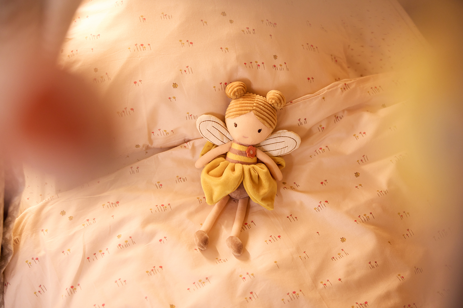 Stoffpuppe Bee Lily - Biene gelb (32 cm)