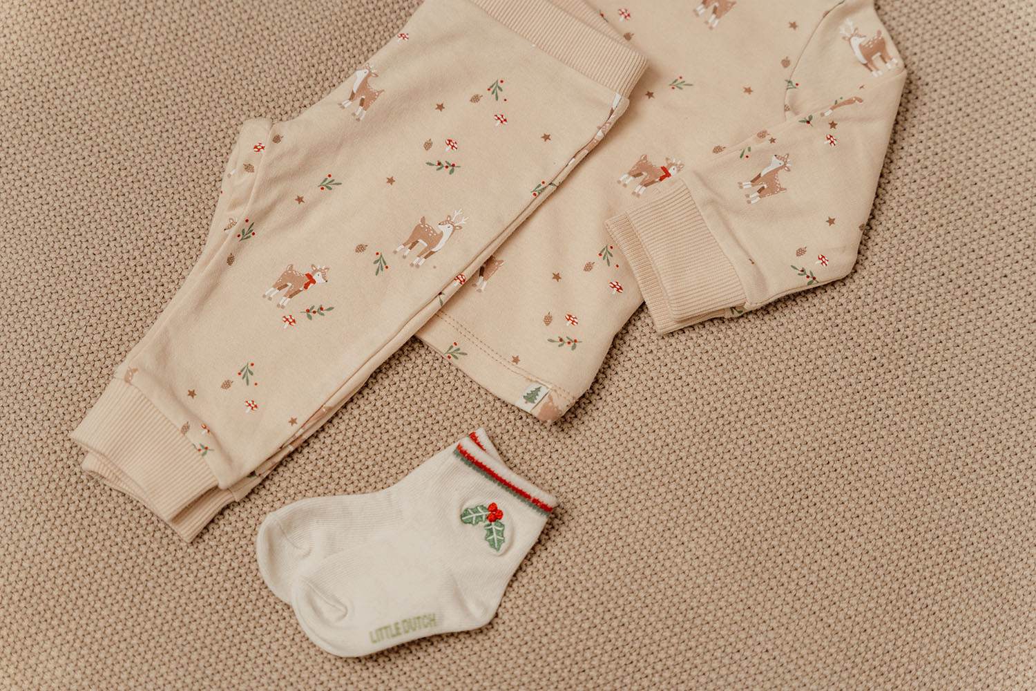 Pyjama / Schlafanzug zweiteilig - Weihnachten beige (Gr. 50/56)