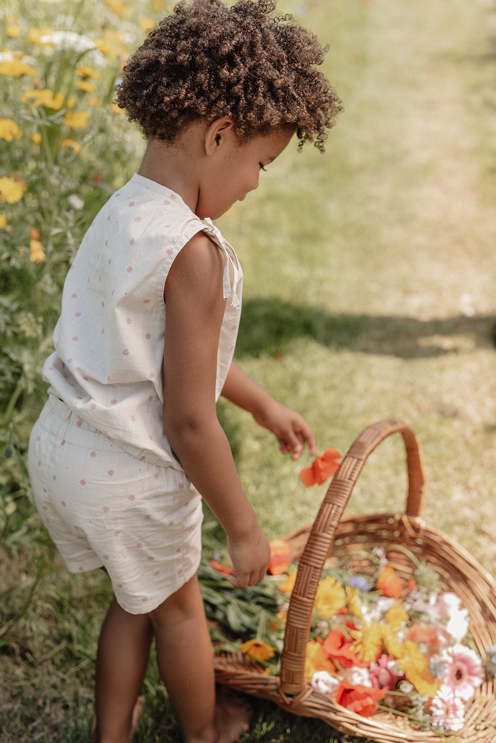 Kurze Hose / Shorts mit Rüschen - Fairy Garden sand (Gr. 86)
