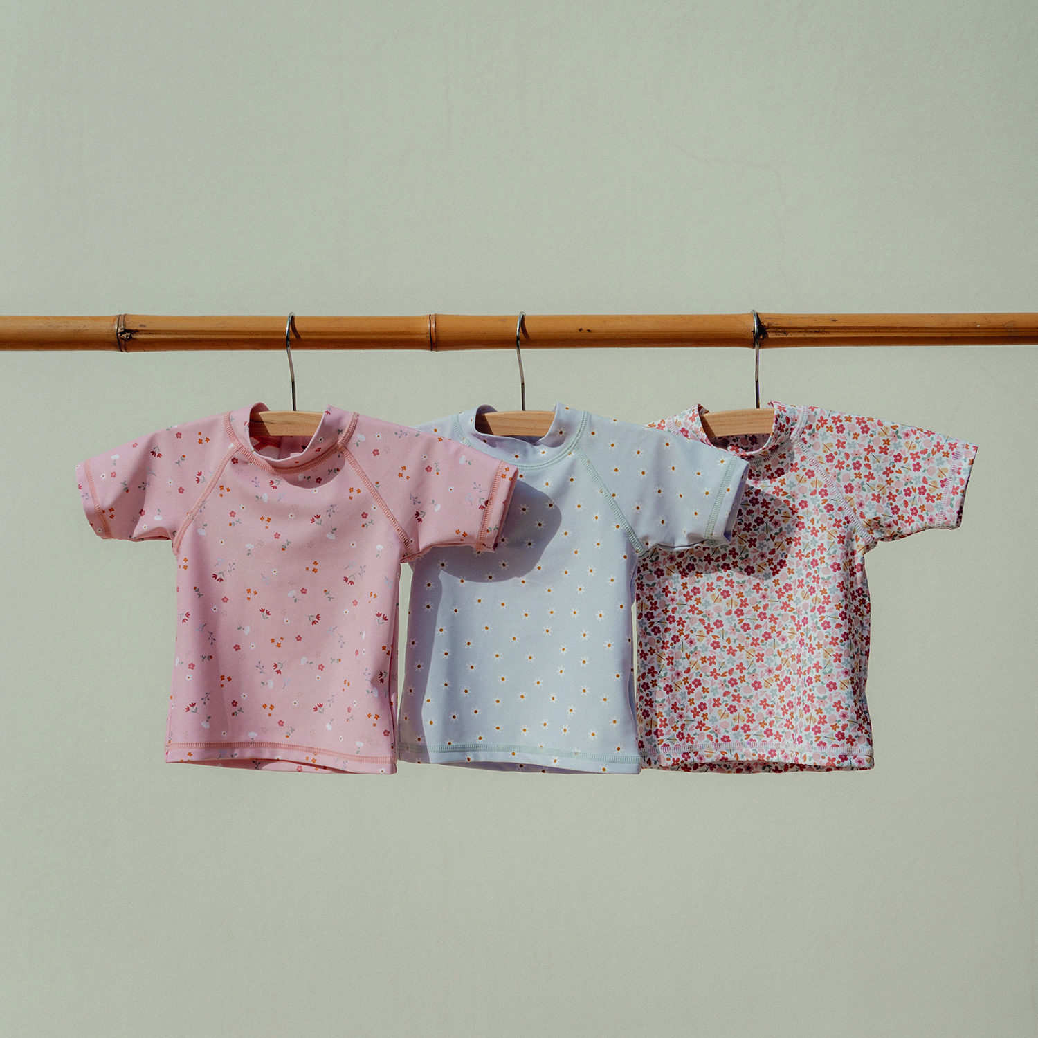 Schwimmshirt kurzarm Summer Flowers weiß (Gr. 98/104)