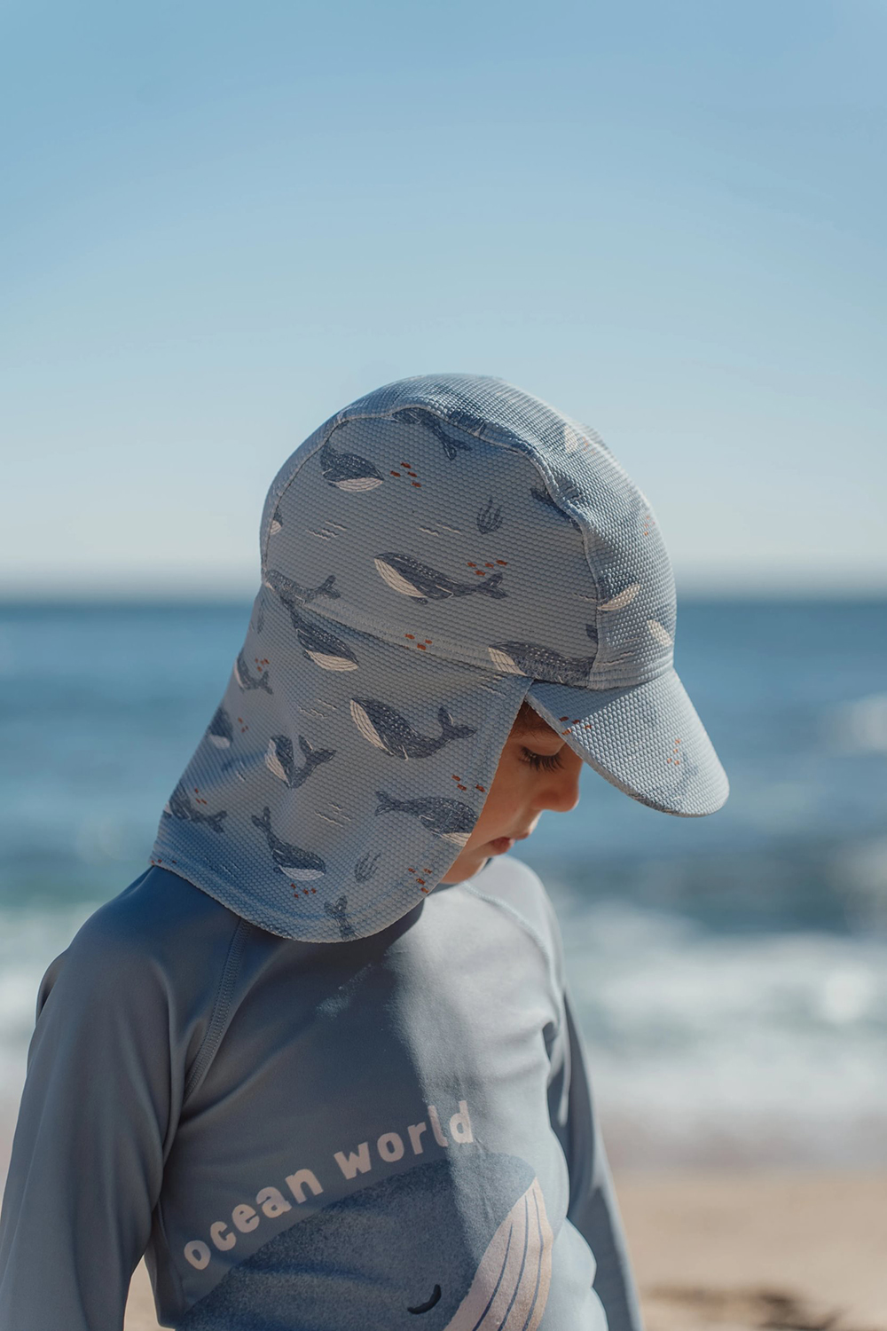 Sonnenhut mit Nackenschutz - Ocean Splash blau (Gr. 0-12 Monate)