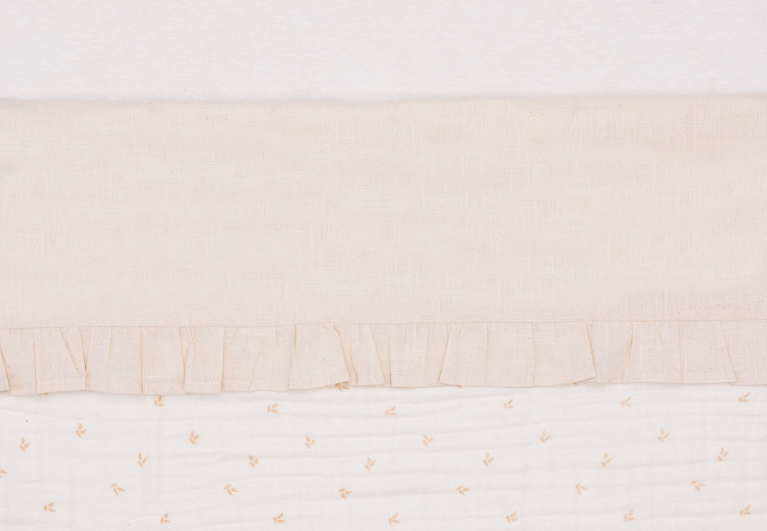 Babybettlaken Wiegenlaken - Rüschen beige (75x100 cm) Babybettlaken Wiegenlaken - Rüschen beige (75x100 cm)