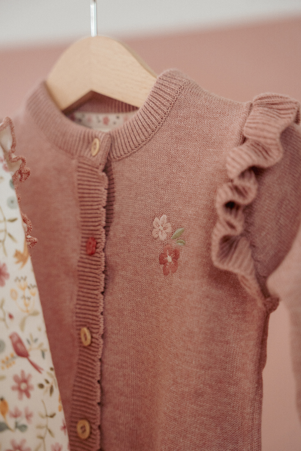 Strickjacke mit Rüschen Fairy Pink - Fairy Garden (Gr. 62)