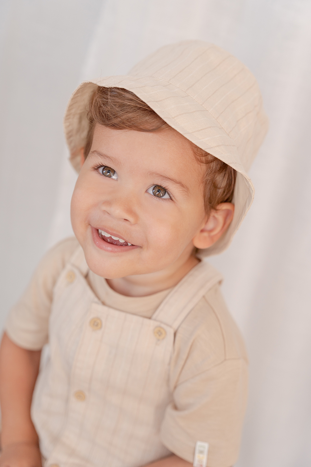 Latzhose kurz Sand Stripes - Little Farm beige (Gr. 74)