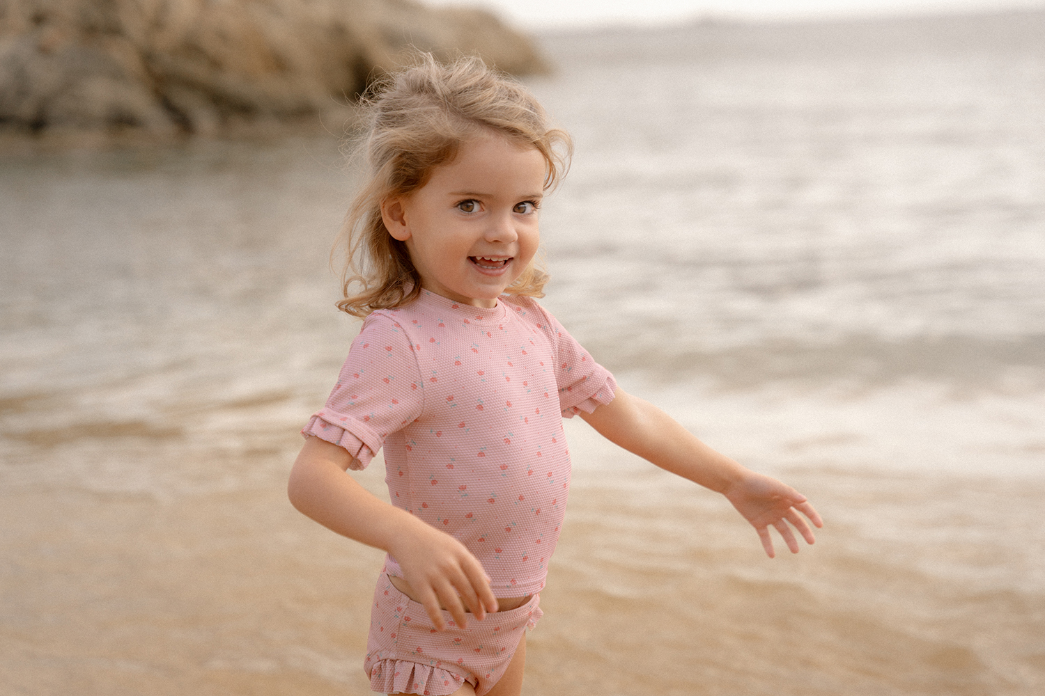 Schwimmshirt mit Rüschen kurzarm - Sunny Flowers Blush (Gr. 86/92)