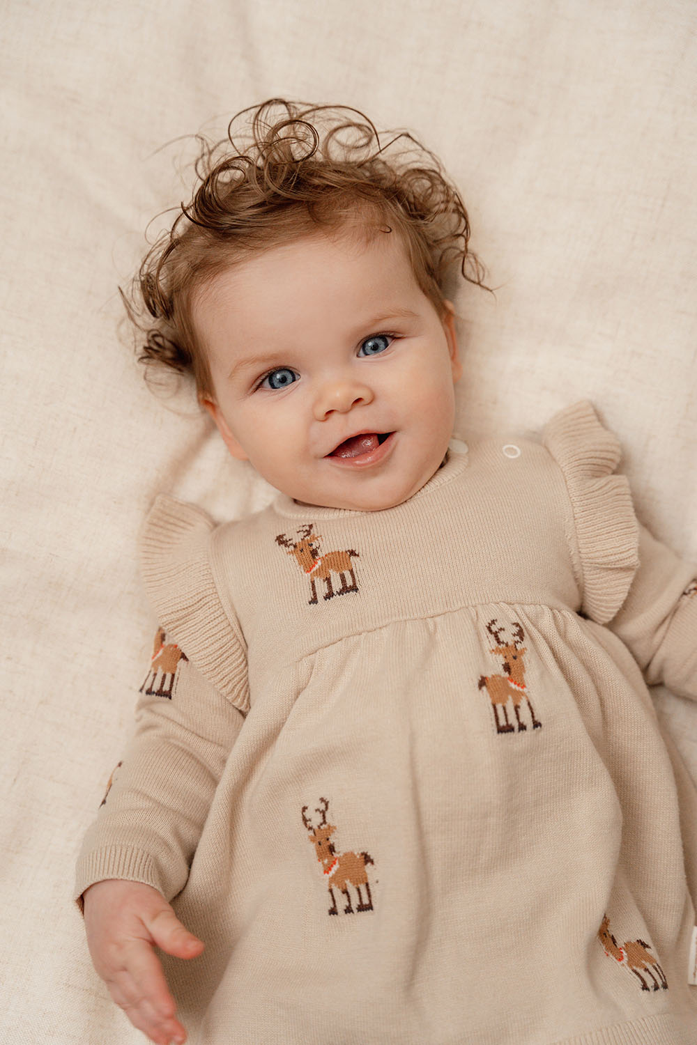 Kleid gestrickt langärmlig mit Rüschen - Weihnachten beige (Gr. 104)