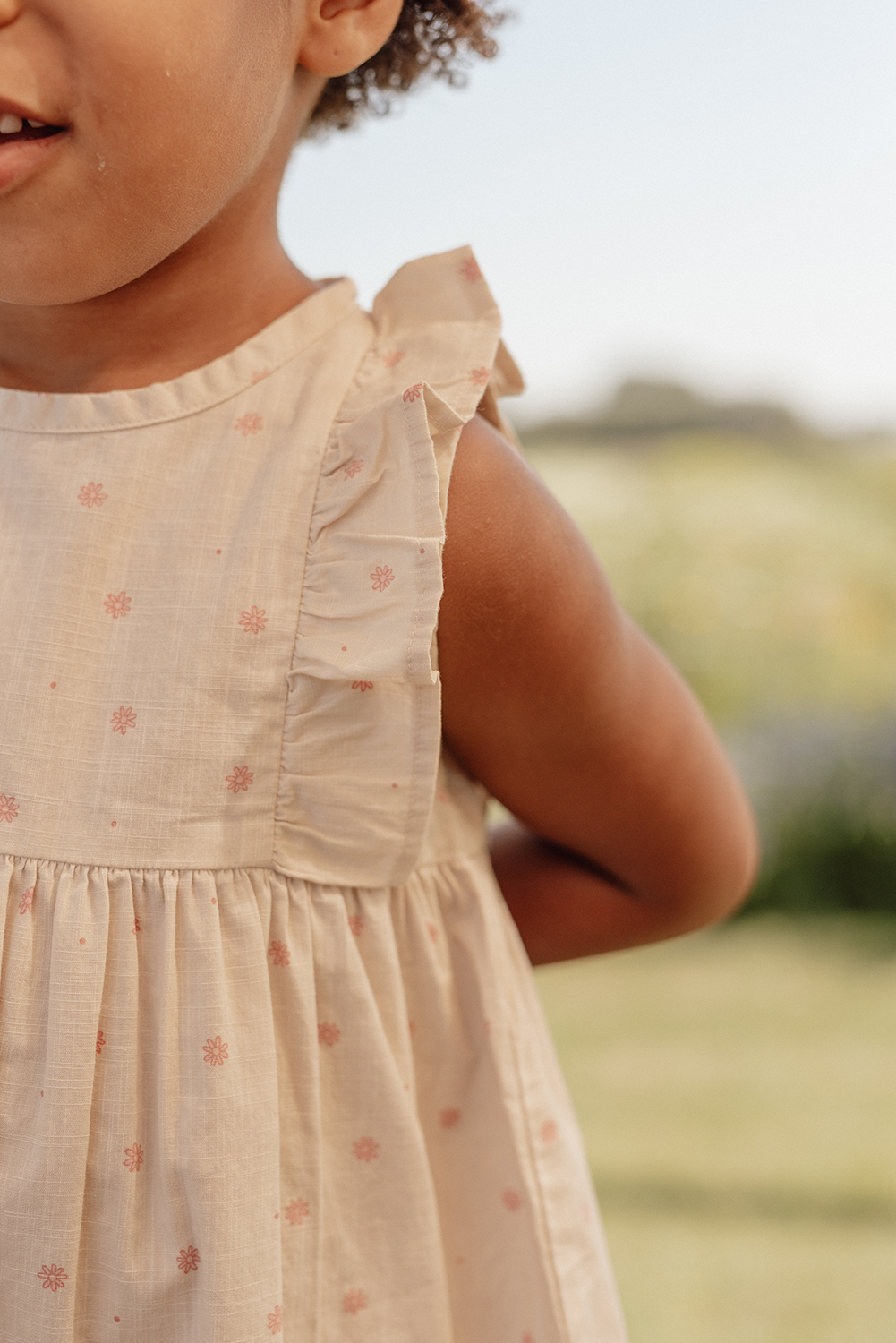 Kleid ärmellos mit Rüschen - Fairy Garden sand (Gr. 104)