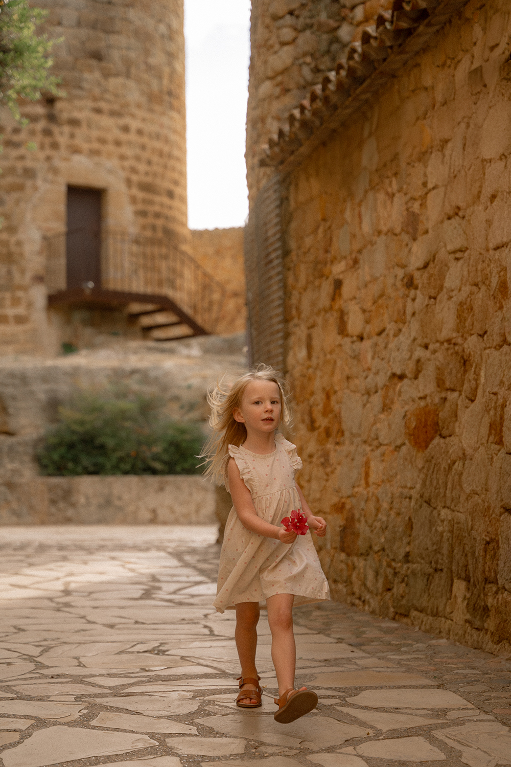 Kleid ärmellos mit Rüschen - Fairy Garden sand (Gr. 104)