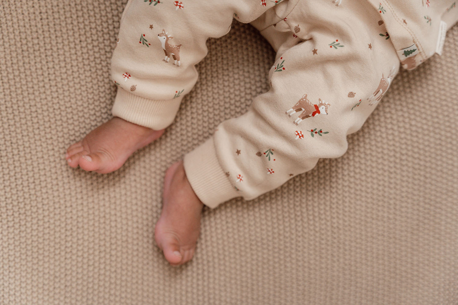 Pyjama / Schlafanzug zweiteilig - Weihnachten beige (Gr. 50/56)