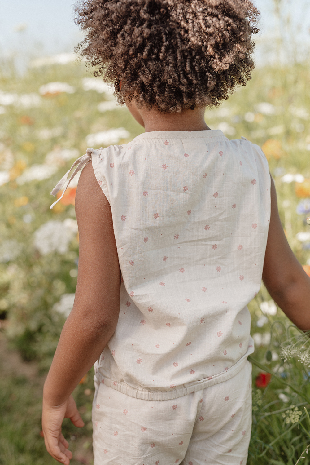 Kurze Hose / Shorts mit Rüschen - Fairy Garden sand (Gr. 86)