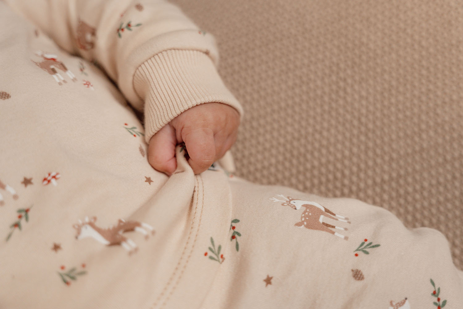 Pyjama / Schlafanzug zweiteilig - Weihnachten beige (Gr. 50/56)