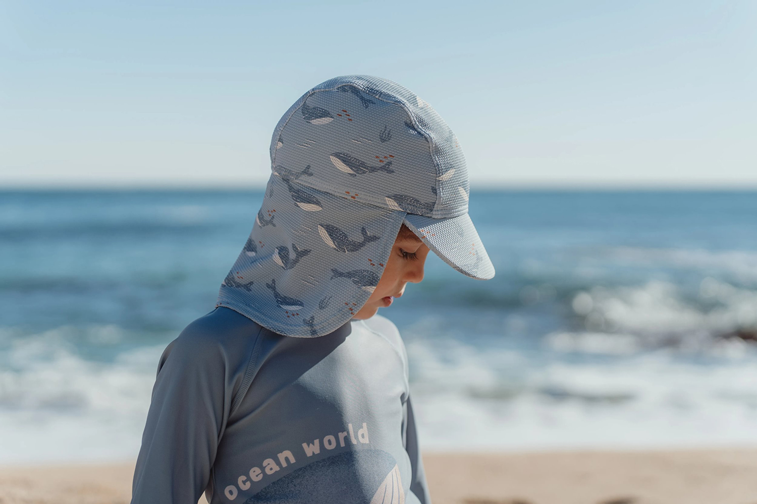 Sonnenhut mit Nackenschutz - Ocean Splash blau (Gr. 0-12 Monate)