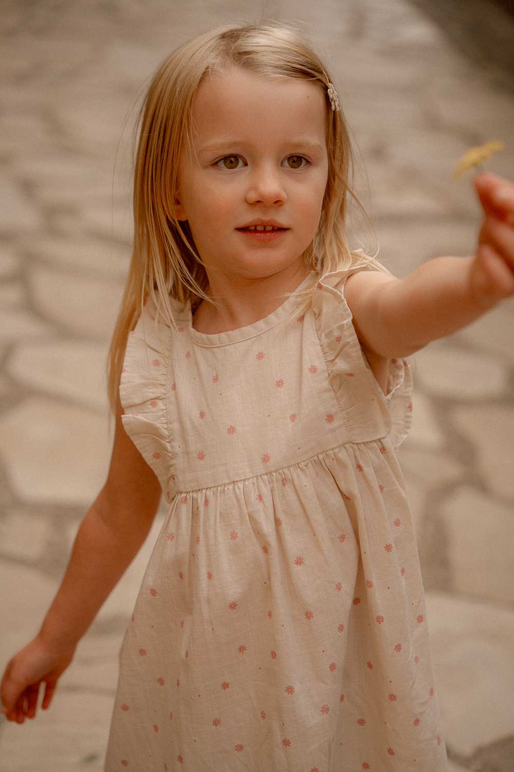 Kleid ärmellos mit Rüschen - Fairy Garden sand (Gr. 104)